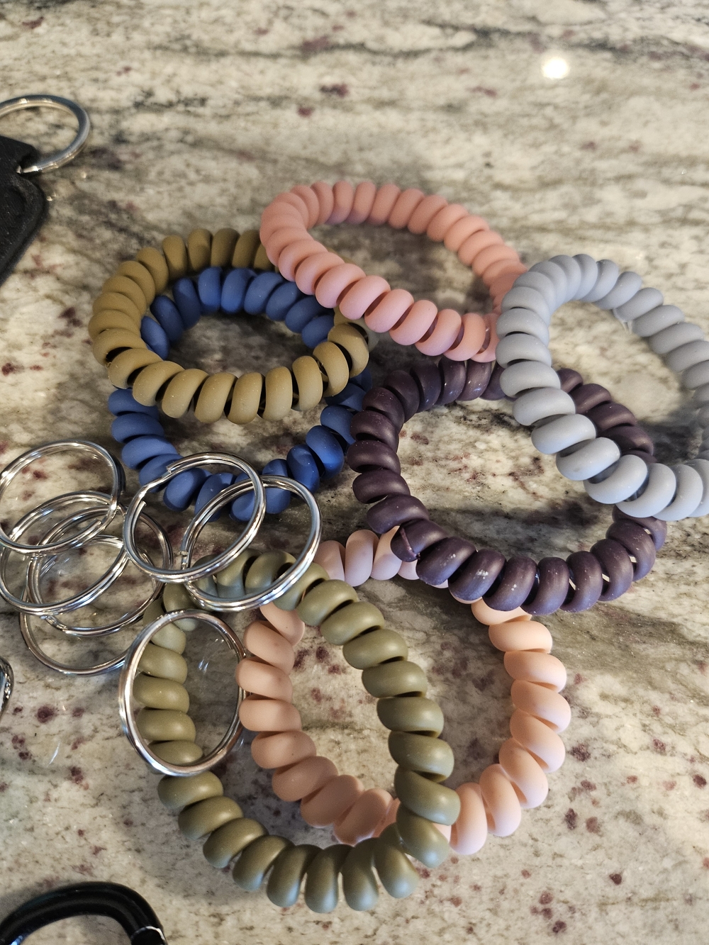 Mixed Keychain & Coil Keychain Set - Multicolor - Picture 2 of 7